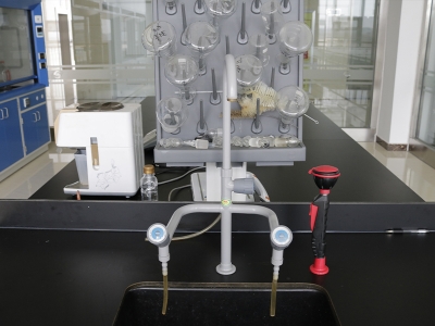 实验室设备中实验室柜有哪些类型？